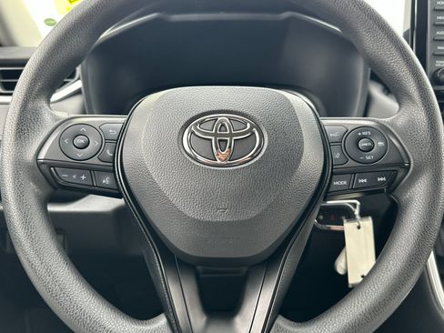 Used 2022 Toyota RAV4 LE image 22