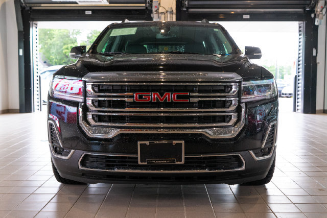 Used 2023 GMC Acadia SLT AWD/4WD image 2