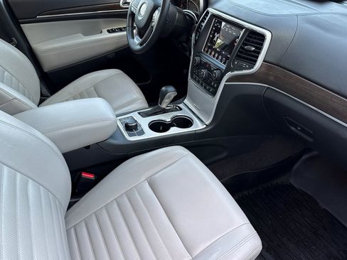 Used 2018 Jeep Grand Cherokee Limited AWD/4WD image 17