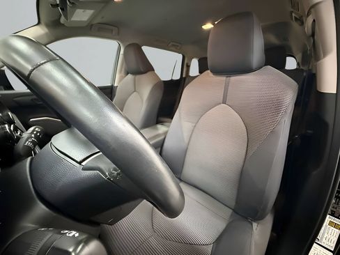 Used 2024 Toyota Highlander LE FWD image 10