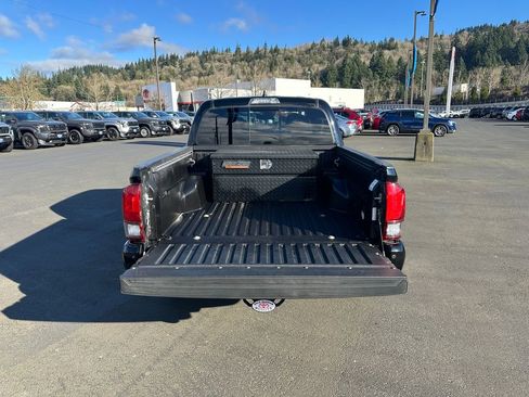 Used 2019 Toyota Tacoma TRD Off-Road image 11
