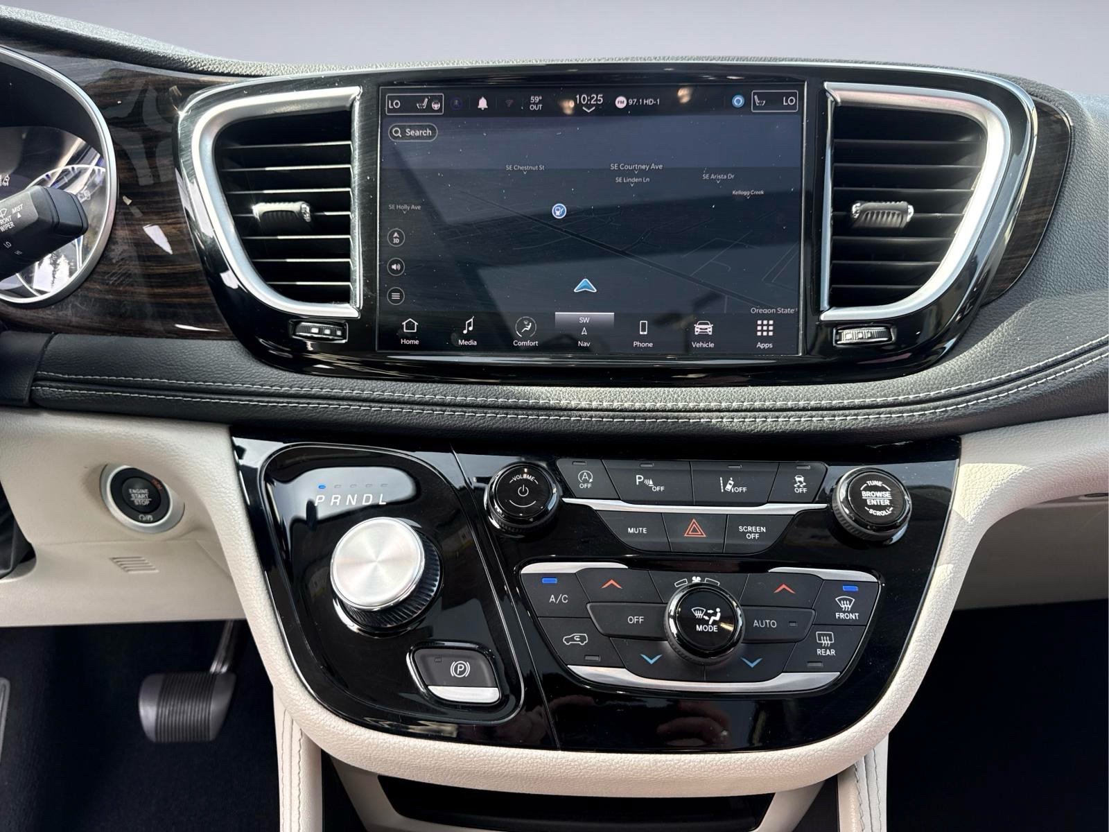 Used 2023 Chrysler Pacifica Limited FWD image 22