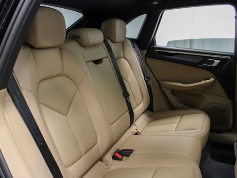 Certified 2025 Porsche Macan image 27