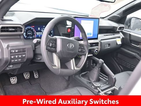 Used 2024 Toyota Tacoma TRD Sport image 15