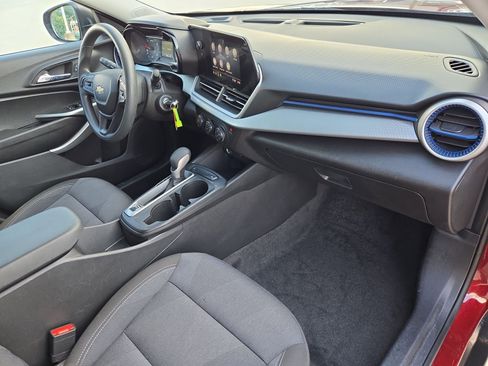 Used 2025 Chevrolet Trax LS FWD image 31