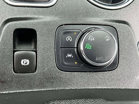 Certified 2023 Chevrolet Traverse LT image 32