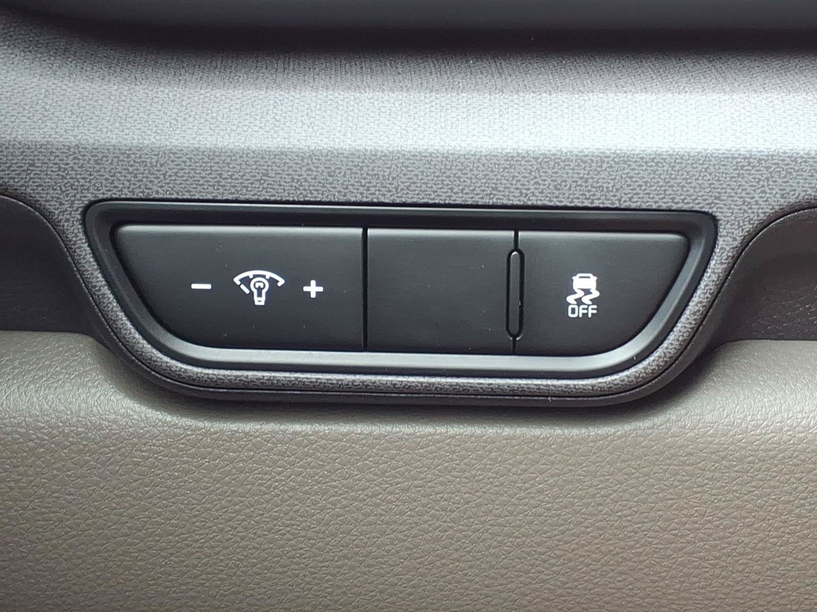 Used 2025 Kia Carnival SX FWD image 18