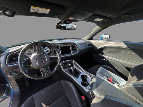 Used 2022 Dodge Challenger R/T w/ T/A Package image 18