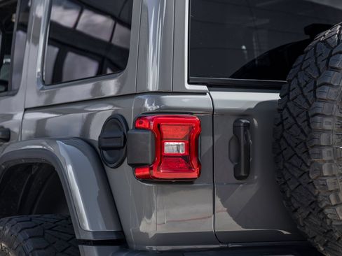 Used 2021 Jeep Wrangler Unlimited Rubicon AWD/4WD image 11