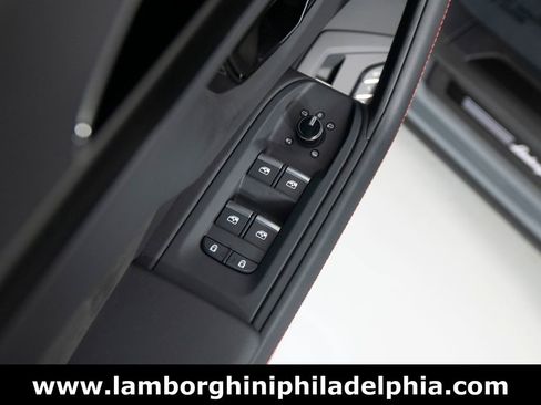 Used 2024 Lamborghini Urus S image 13