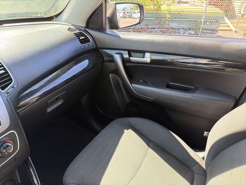 Used 2014 Kia Sorento LX AWD/4WD image 22