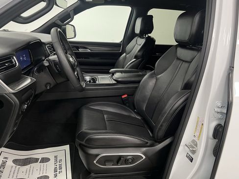 Used 2024 Jeep Wagoneer L Series II w/ Premium Group I image 25