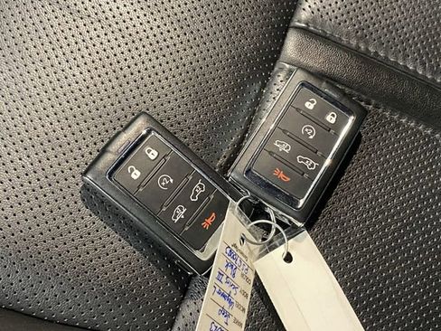 Used 2023 Jeep Wagoneer L Series III w/ Preferred Equipment Group image 32