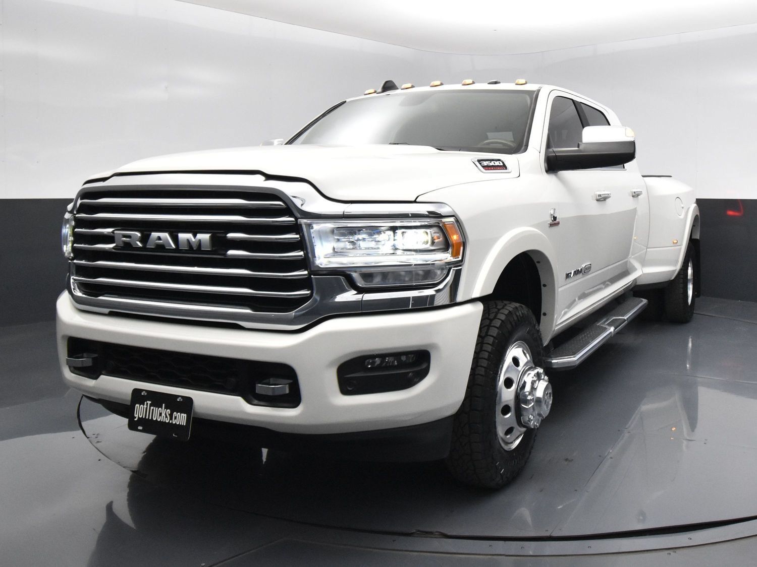 Used 2022 RAM 3500 Limited AWD/4WD image 2