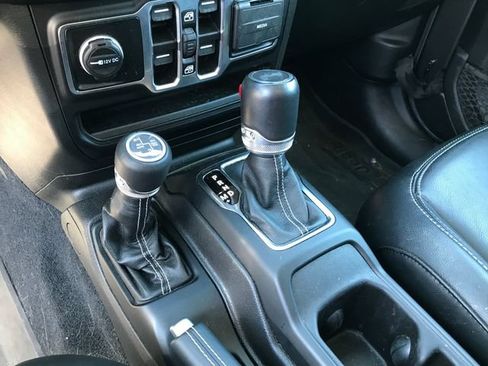 Used 2023 Jeep Wrangler Unlimited Sahara AWD/4WD image 9
