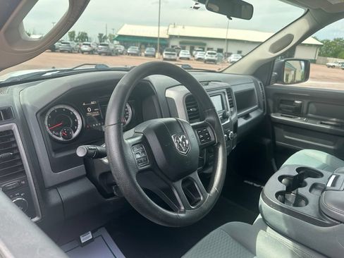 Used 2017 RAM 1500 Express RWD image 2