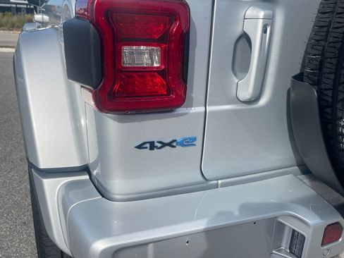 Used 2022 Jeep Wrangler Unlimited Sahara image 34