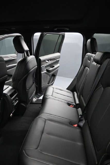 New 2026 Jeep Grand Cherokee Limited w/ Luxury Tech Group II AWD/4WD image 8