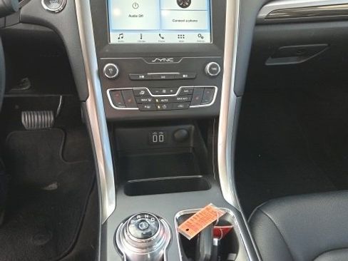 Used 2019 Ford Fusion SEL image 13