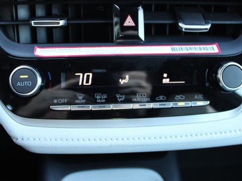 Used 2023 Toyota Corolla SE image 19