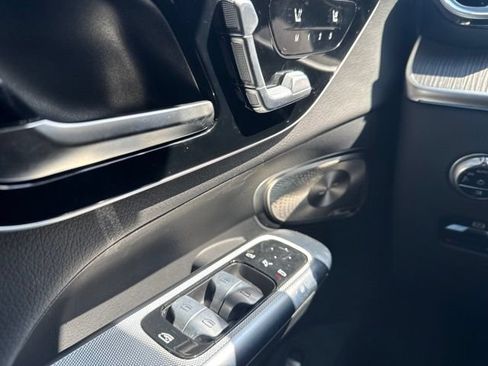 Used 2023 Mercedes-Benz GLC 300 image 2