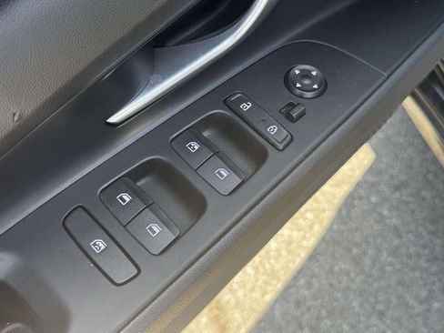 Used 2023 Hyundai Elantra Limited w/ Preferred Accessory Package FWD image 16