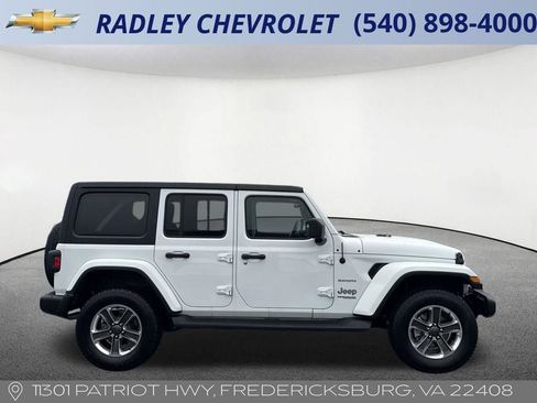 Used 2022 Jeep Wrangler Unlimited Sahara w/ Cold Weather Group image 21