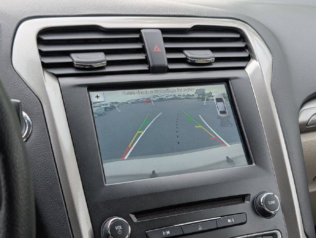 Used 2017 Ford Fusion SE FWD image 20