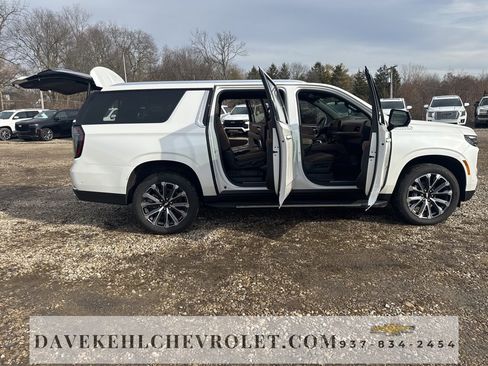 Used 2025 Chevrolet Suburban High Country image 26