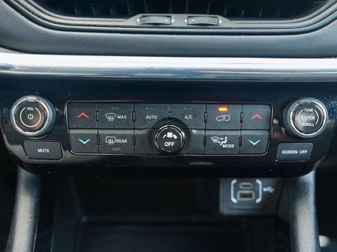 Used 2022 Jeep Compass Limited w/ (RED) Package image 24