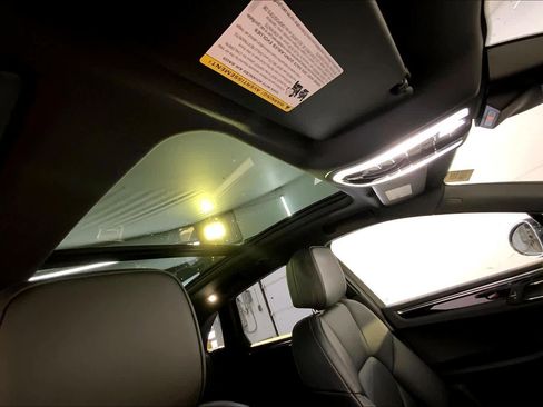 Used 2025 Porsche Macan image 20