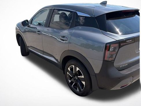 Used 2025 Nissan Kicks SV image 8