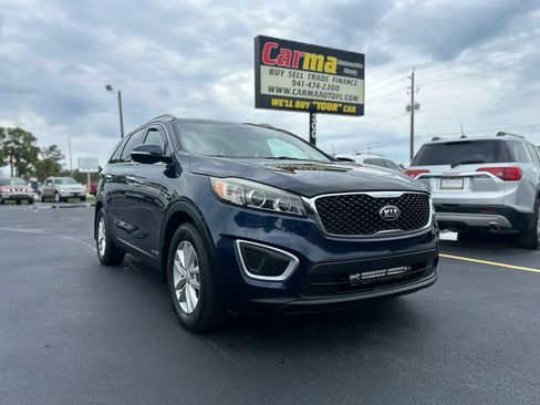 Used 2017 Kia Sorento AWD image 2