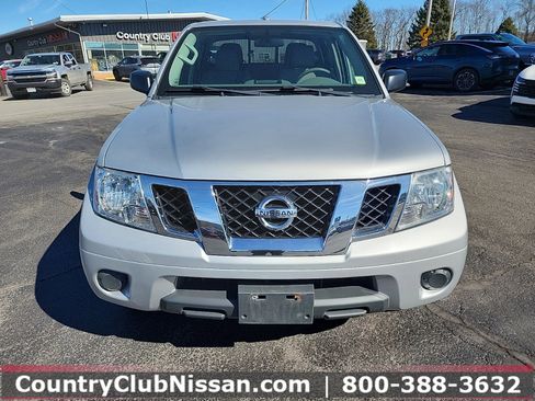 Used 2018 Nissan Frontier SV image 3