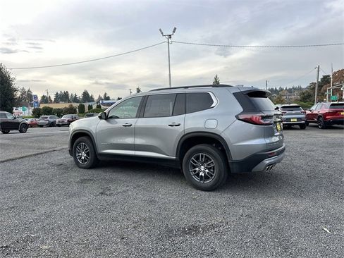 Used 2025 GMC Acadia Elevation image 3