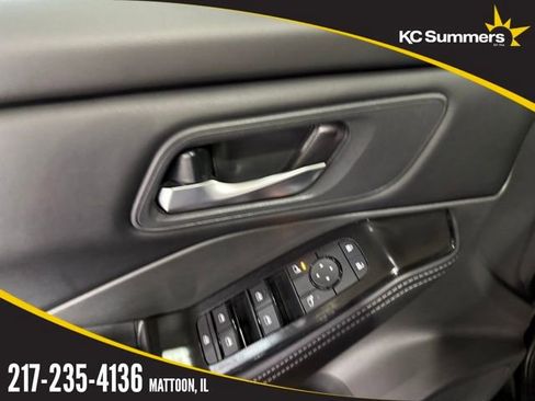 Certified 2025 Nissan Rogue SV AWD/4WD image 9