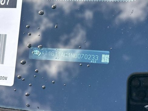 Used 2022 Toyota Camry SE image 3