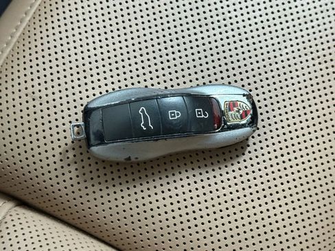 Used 2019 Porsche Macan image 45