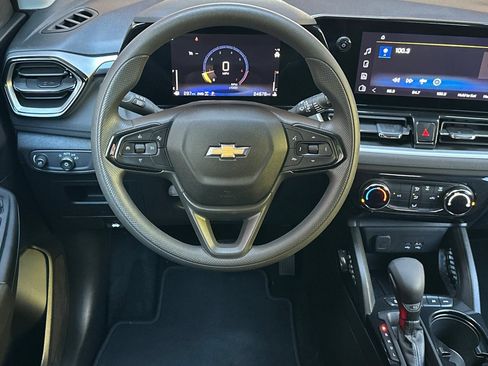 Used 2025 Chevrolet TrailBlazer LT AWD/4WD image 14