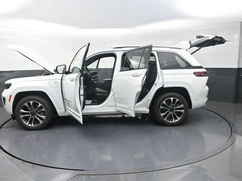 Used 2023 Jeep Grand Cherokee Overland AWD/4WD image 34