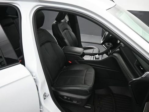 Used 2023 Jeep Grand Cherokee Overland AWD/4WD image 19