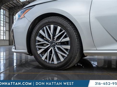 Used 2024 Nissan Altima 2.5 SV image 36