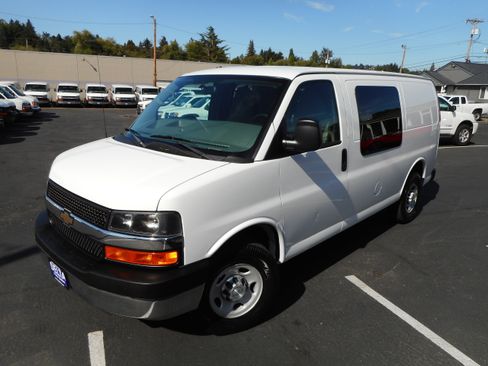 Used 2015 Chevrolet Express 3500 RWD 3500 6.0 V8 Cargo Van 1 Ow image 4