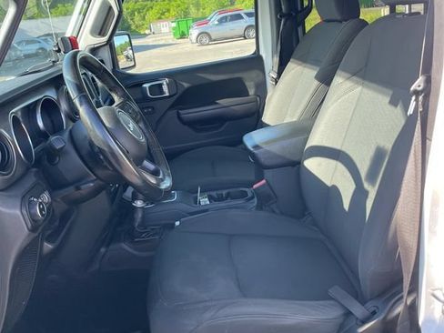 Used 2021 Jeep Gladiator Overland AWD/4WD image 9