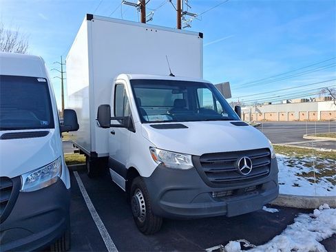Used 2023 Mercedes-Benz Sprinter 4500 image 2
