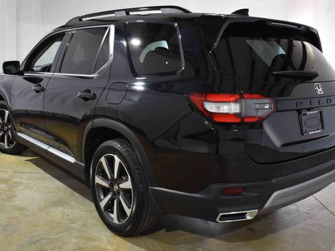 Used 2023 Honda Pilot Touring image 7