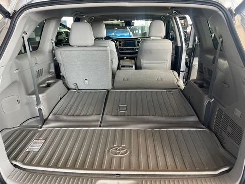 Used 2017 Toyota Highlander Limited AWD/4WD image 26