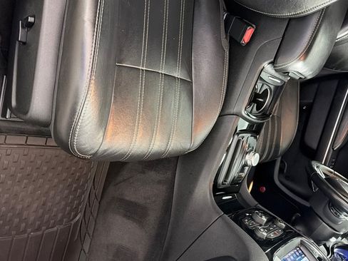 Used 2018 Chrysler 300 S w/ 300S Premium Group RWD image 25
