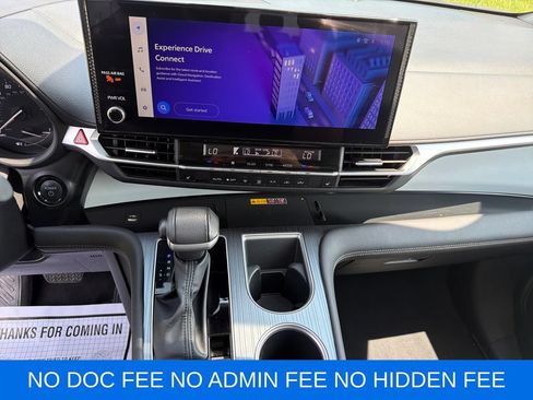 Used 2025 Toyota Sienna XLE FWD image 18