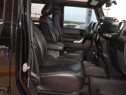 Used 2017 Jeep Wrangler Unlimited Rubicon image 37